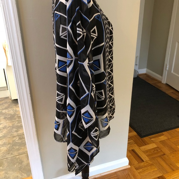 NWT Vince Camuto Graphic Poncho Top w/Cami Size S - Picture 3 of 8